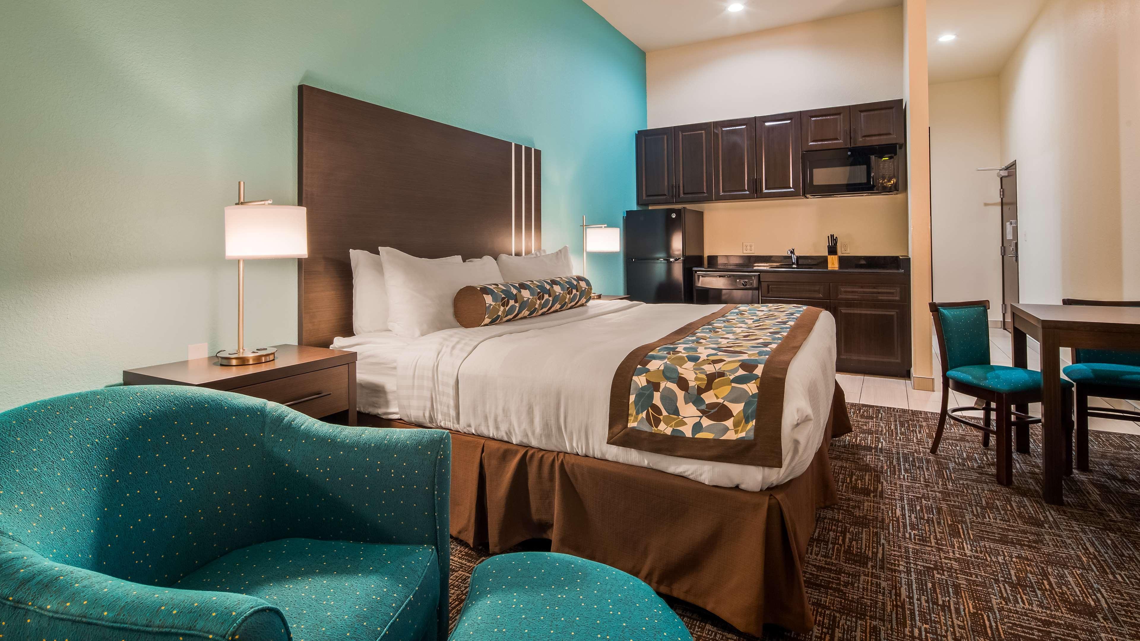 Best Western Plus/Executive Residency Elk City Exterior photo