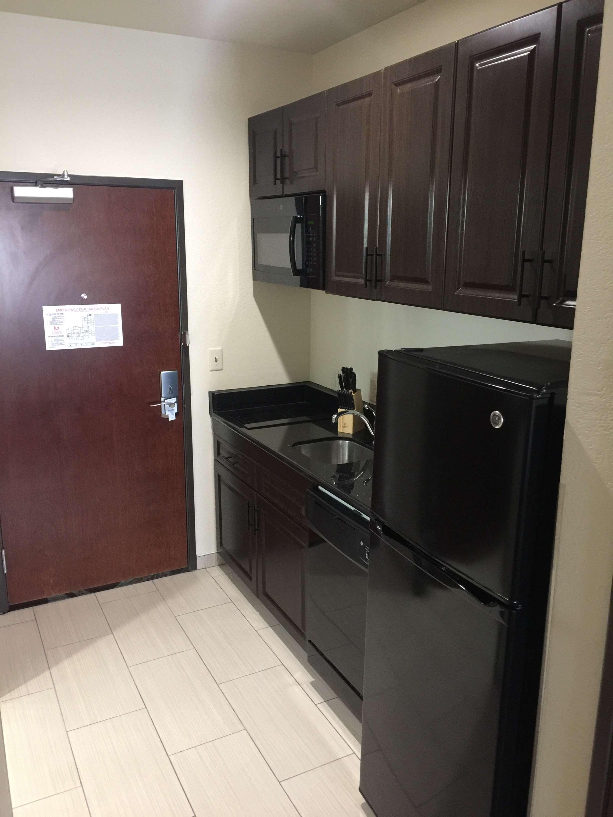 Best Western Plus/Executive Residency Elk City Exterior photo