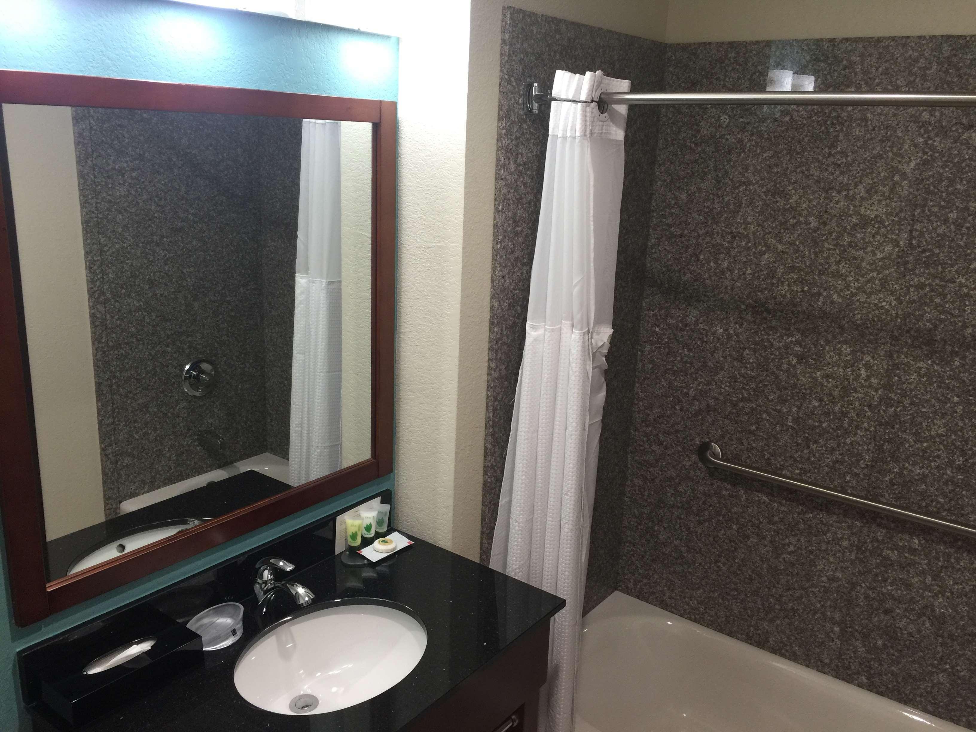 Best Western Plus/Executive Residency Elk City Exterior photo