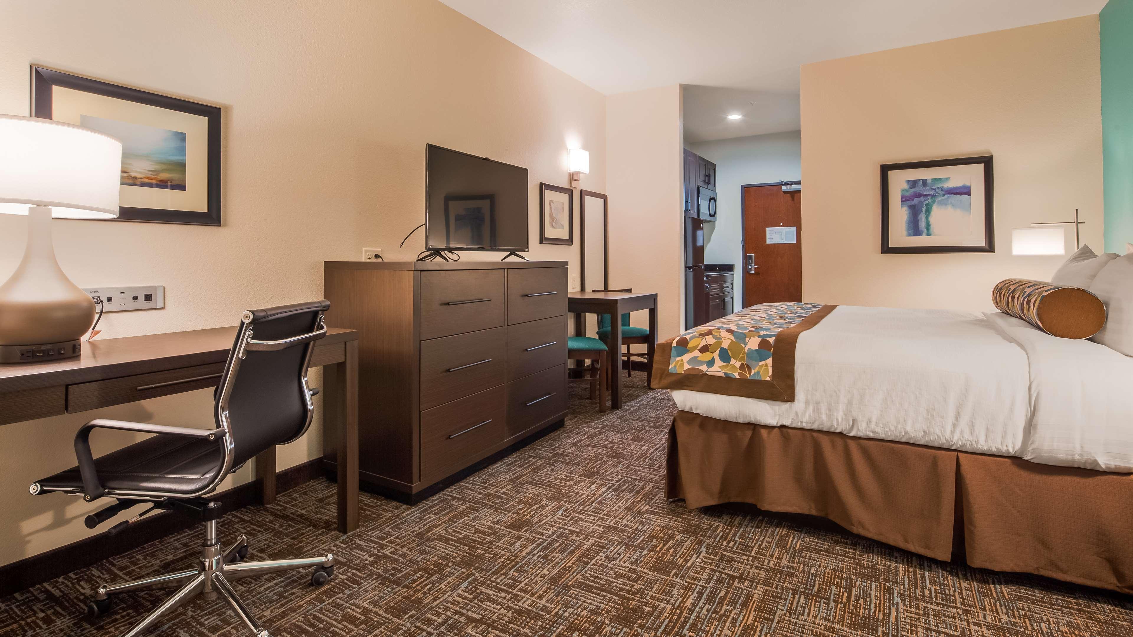 Best Western Plus/Executive Residency Elk City Exterior photo