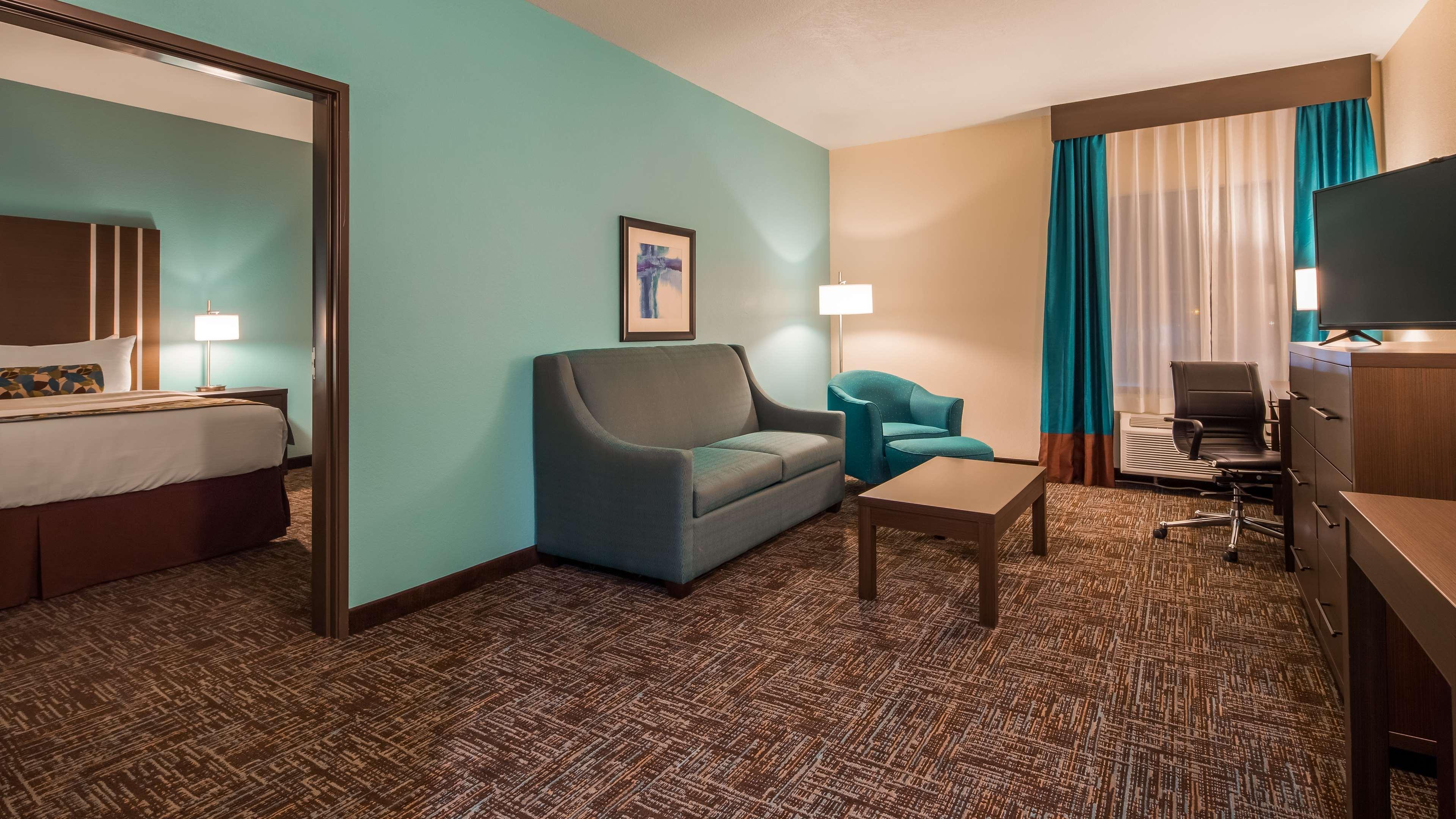 Best Western Plus/Executive Residency Elk City Exterior photo