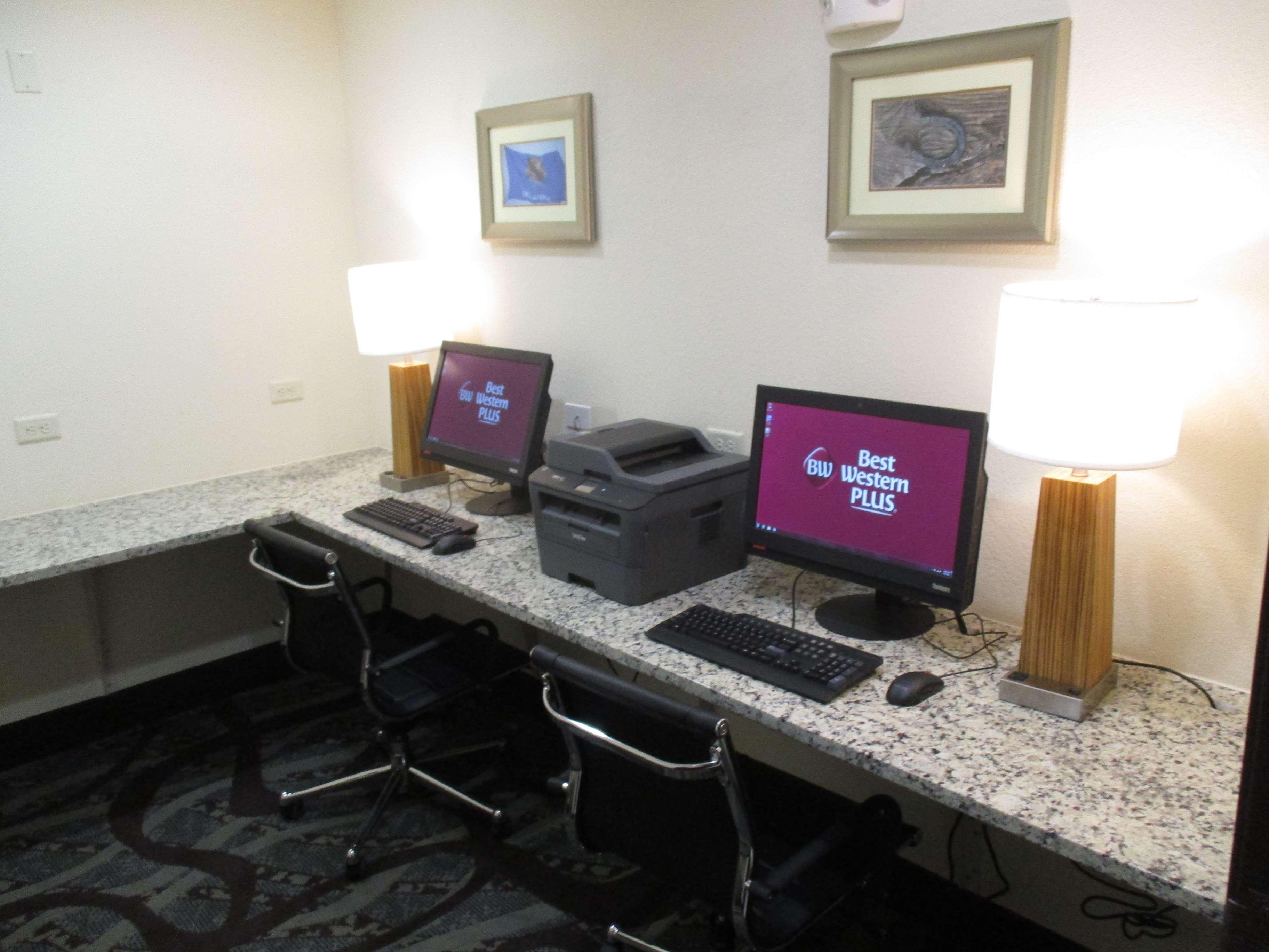 Best Western Plus/Executive Residency Elk City Exterior photo