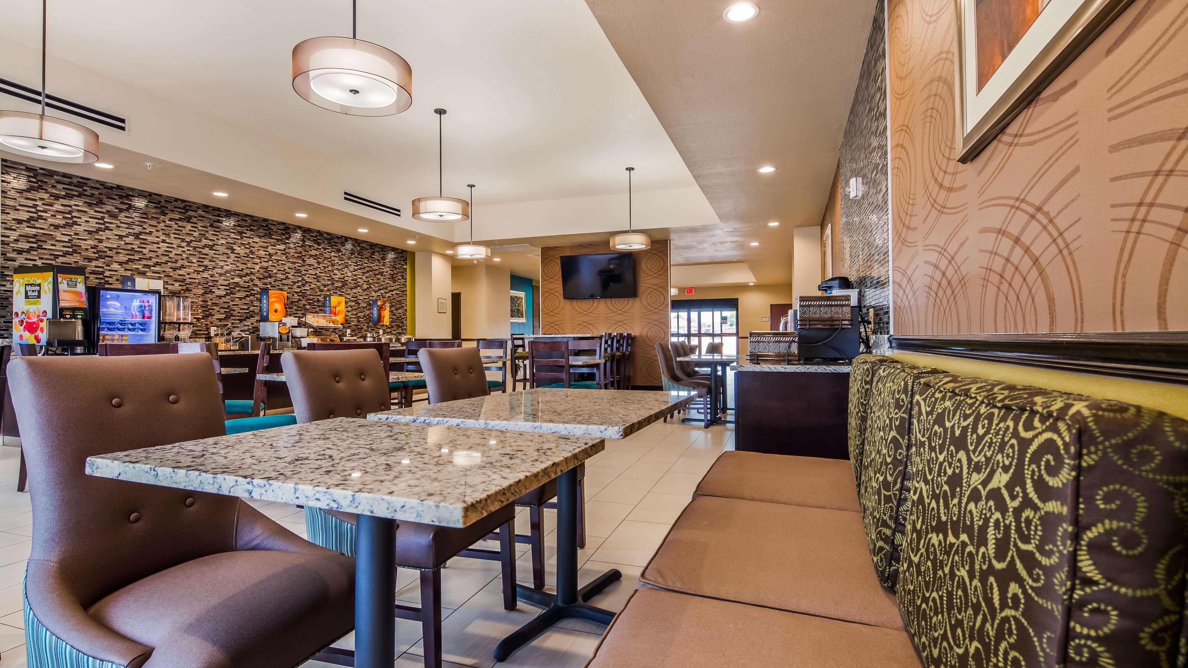 Best Western Plus/Executive Residency Elk City Exterior photo