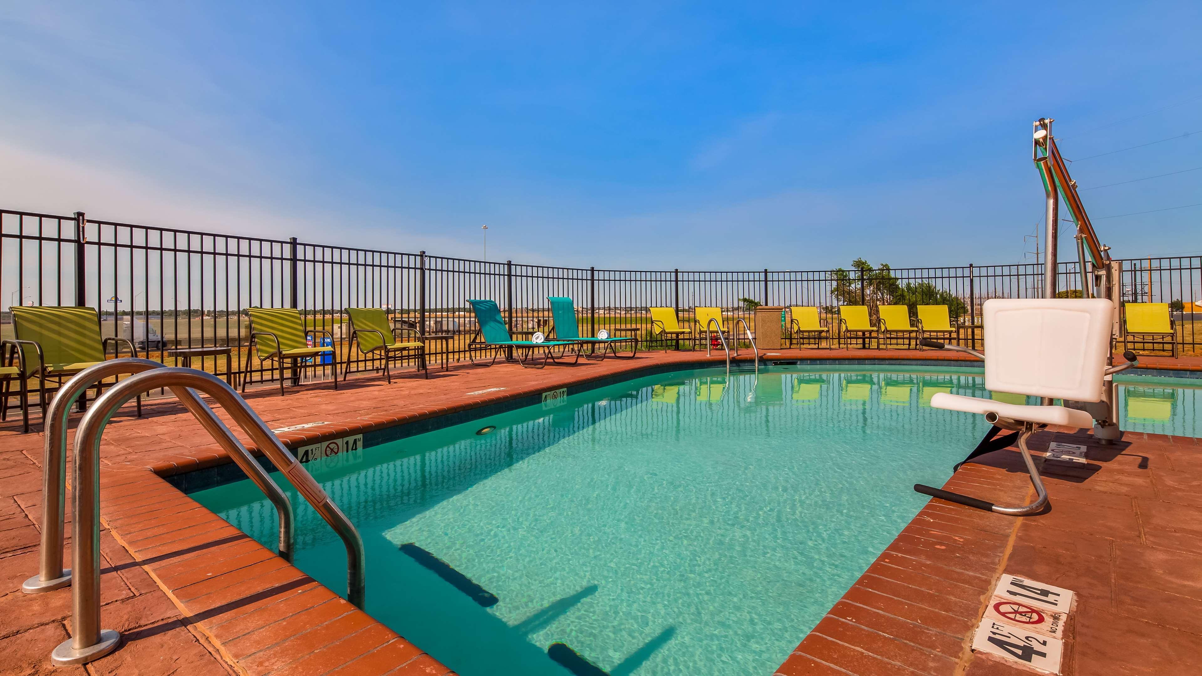 Best Western Plus/Executive Residency Elk City Exterior photo